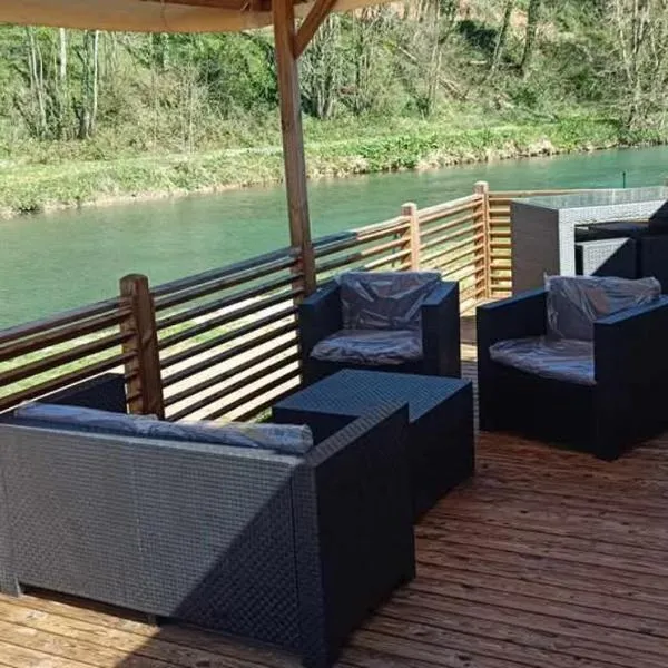 L'envolée Sauvage mobilhome 3 chambres，位于Enquin-sur-Baillons的酒店