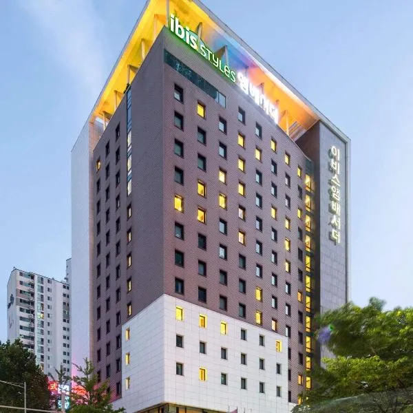 首尔江南大使宜必思尚品酒店，位于首尔的酒店