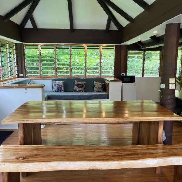 Savusavu Salt Lake Guesthouse，位于萨武萨武的酒店