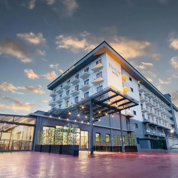 First Joy Hotel，位于特拉布宗的酒店