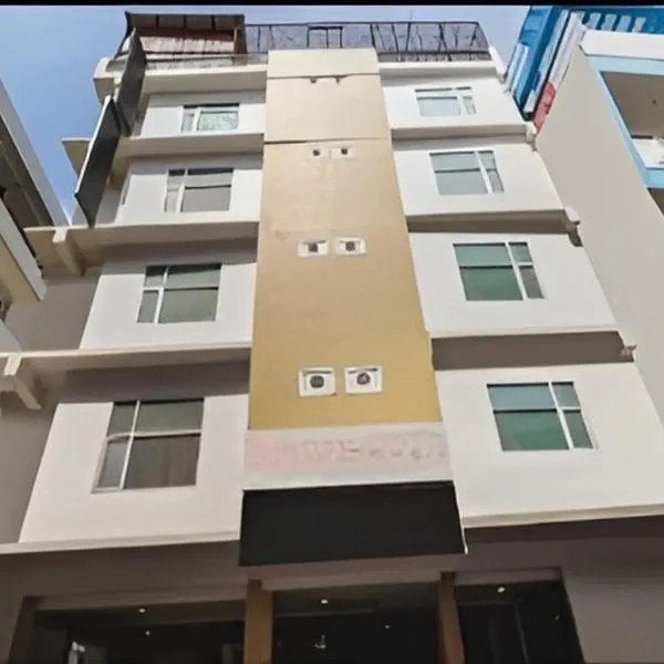 The Seven Wonders Inn Hotel And Banquet，位于勒克瑙的酒店