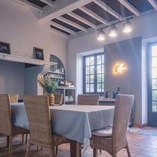 Maison 4 étoiles, centre Monein, 4 chambres, extérieur , jusqu'à 8 pers，位于莫南的酒店