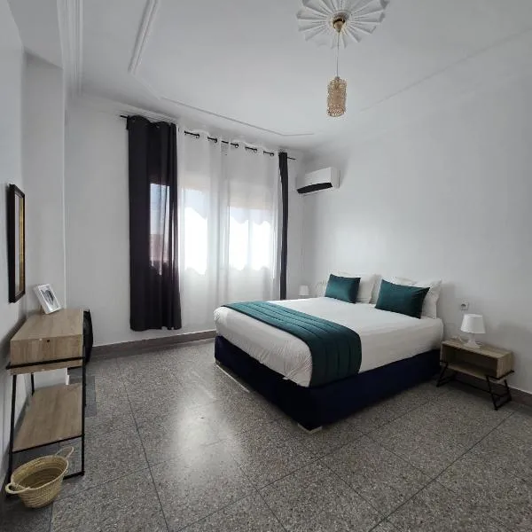 KARAZ Homestay Grand appartement avec rooftop，位于Monte ʼArrouit的酒店
