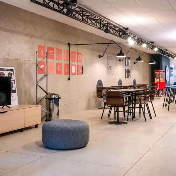 南希中心火车站宜必思尚品酒店，位于南希的酒店