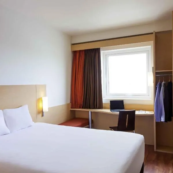 宜必思埃莫西酒店，位于埃莫西约的酒店