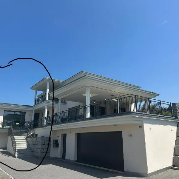 Boutique glam and chic apartament in Rothrist，位于罗特里斯特的酒店