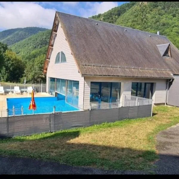 Superbe studio 4 personnes dans résidence propre et calme，位于阿罗的酒店