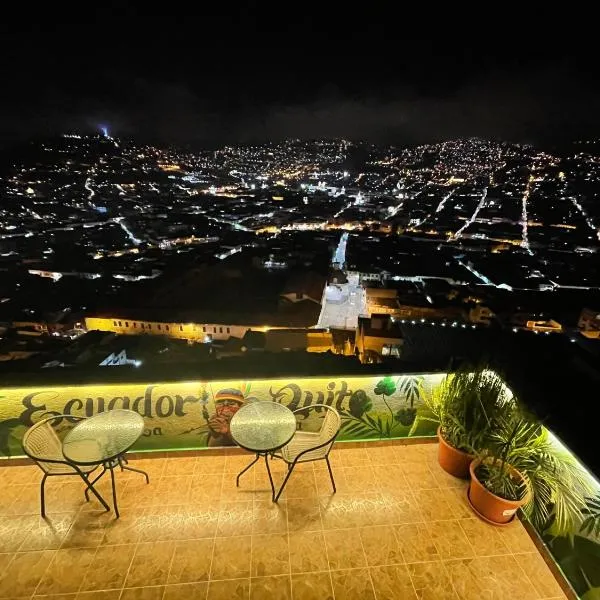 ITCHIMBIA GARDEN QUITO Suites Coloniales renovadas con vista a la Cordillera de los Andes de Quito，位于基多的酒店