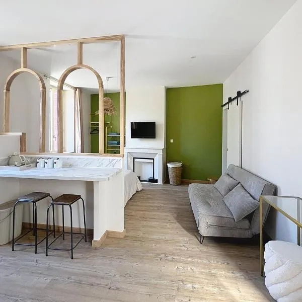 Sous les arches，位于瓦朗斯的酒店