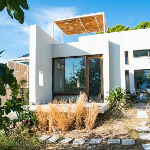 Seafront House in Vathi, Methana，位于迈萨纳的酒店