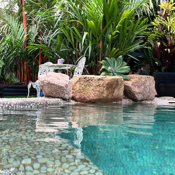 Queenslander leafy Whitfield，位于艾吉希尔的酒店