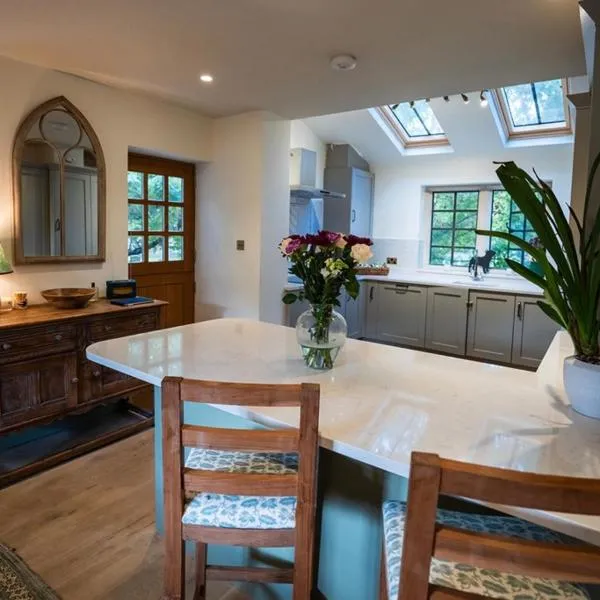 The little Hotel，位于Motcombe的酒店