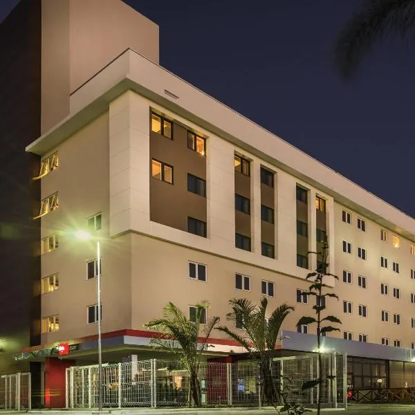 Ibis Porto Alegre Assis Brasil，位于阿雷格里港的酒店