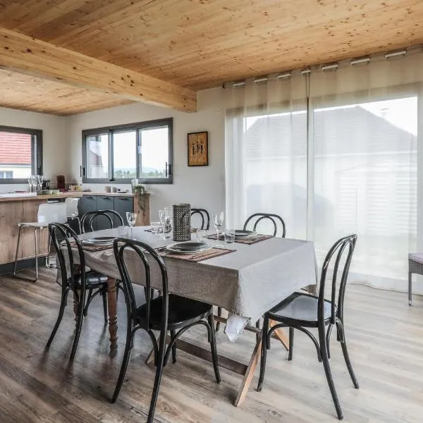 Cozy House Close to Les Salines Royales with Parking and WiFi，位于阿克和瑟南的酒店