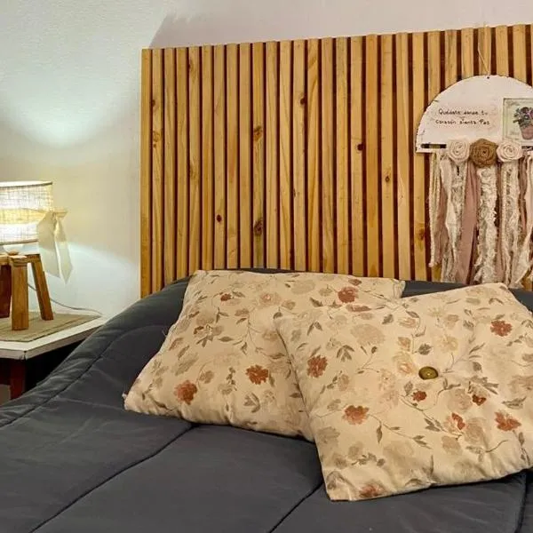 HOSPEDAJE "La Catalina" Ubicada a 15 minutos del Aeropuerto Internacional de Ezeiza con Estacionamiento Gratis，位于Tristán Suárez的酒店