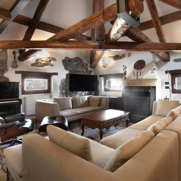 Dolomites Luxury Penthouse，位于阿戈尔多的酒店