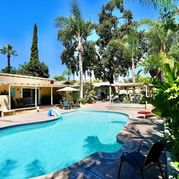La Casita Poolside Retreat，位于湖埃尔西诺的酒店