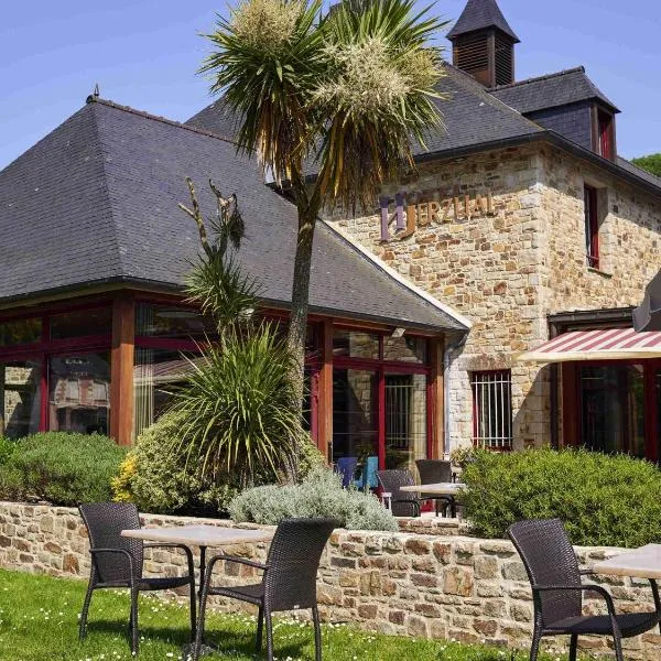 美居迪南基尔祖尔港口酒店，位于迪南的酒店