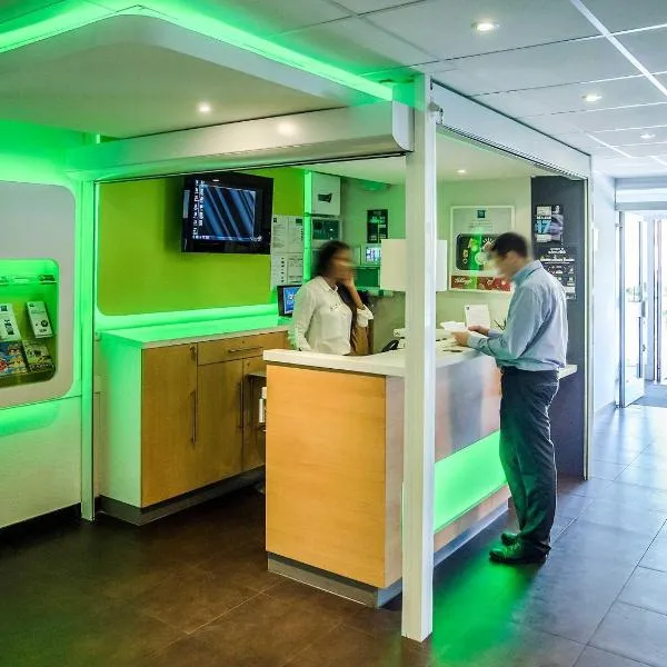 盖和纳巴黎勒布尔热机场宜必思快捷酒店，位于勒布朗-梅尼尔的酒店