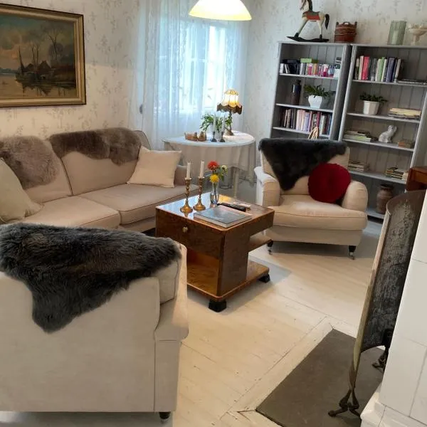 Stay in Skogmästarvillan Hear the roar of the Vindelälven river，位于Vindeln的酒店