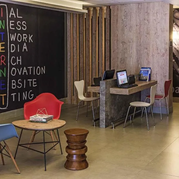 瓦隆古桑托斯宜必思酒店，位于桑托斯的酒店