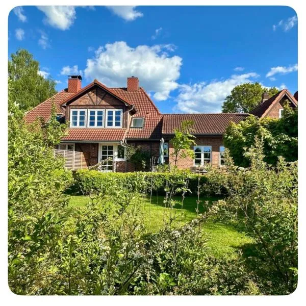 Romantic house in charming village，位于Schashagen的酒店