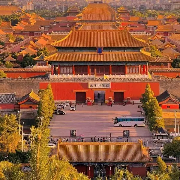 Beijing Liangcang Hotel Nearby Tiananmen Square the Forbidden City and Temple of Heaven Free registration service for Tiananmen access 200 meters from the subway Beijing Cultural Hub Free coffee & free laundry service Shuttle bus to the Great Wall，位于北京的酒店