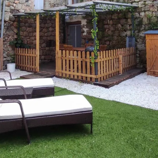 Appartement avec terrasse，位于Montpezat-sous-Bauzon的酒店