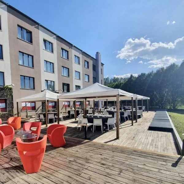 HOTEL CAVALIERI，位于皮内罗洛的酒店