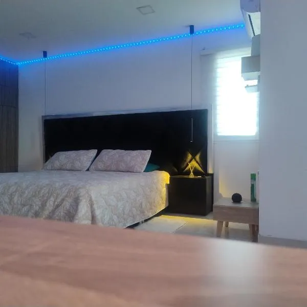 Habitación King con baño privado, AC, cerca a centro de eventos, aeropuerto,zona bancaria y comercial，位于Yumbo的酒店