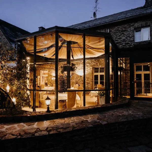 Sonnenhotel Hoher Hahn，位于施瓦岑贝格的酒店