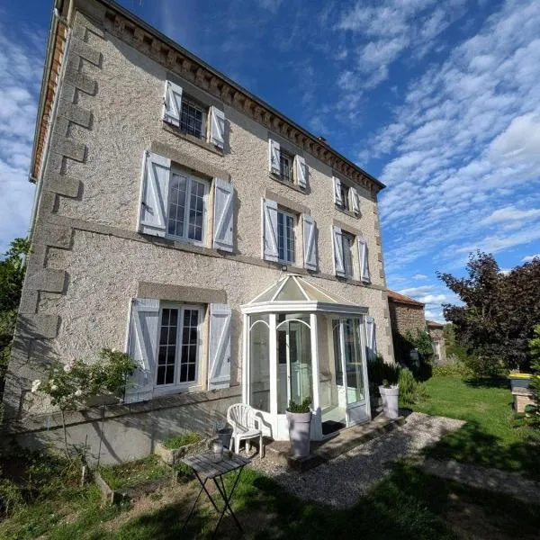 Les Poneys Fringants，位于Saint-Jean-des-Ollières的酒店