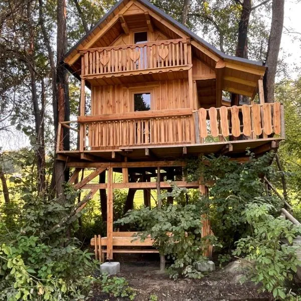 Tree house - Ethno holistic village Apače，位于Apače的酒店