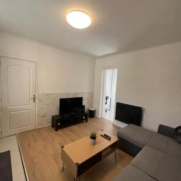 2 bedroom Apartment very close to Paris，位于博比尼的酒店