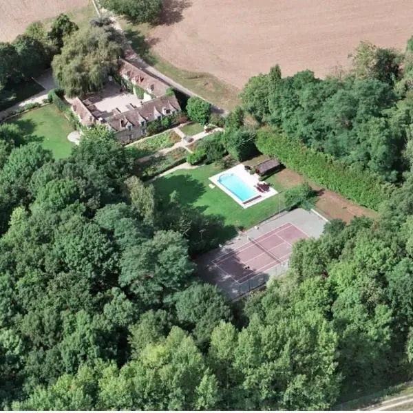 Charmant manoir Sud de Paris，位于Saint-Sauveur-sur-École的酒店