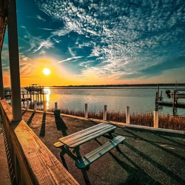 The Breezeway Motel & Resturant，位于托普赛尔海滩的酒店