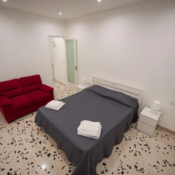 Holiday House Annunziata 2，位于泰尔米尼伊梅雷塞的酒店