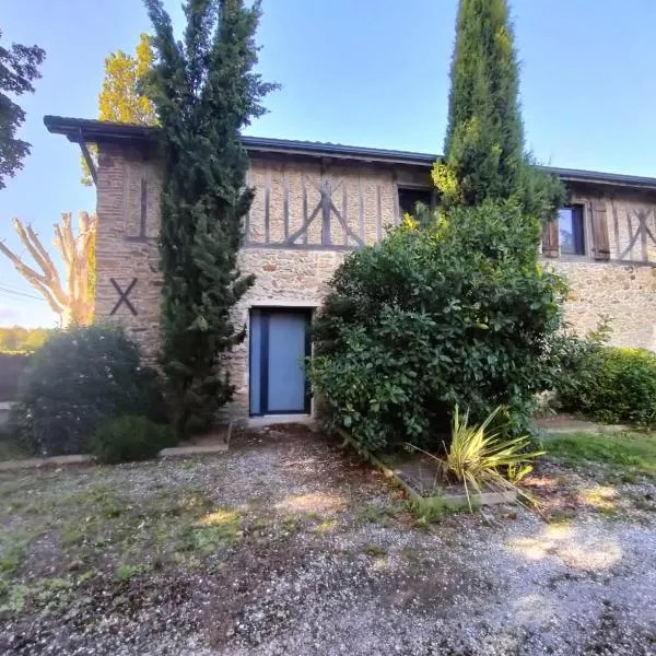 Appartement dans grange rénovée,位于Meilhan的酒店
