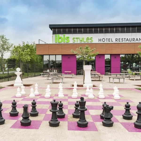 卡斯特尔宜必思尚品酒店，位于卡斯特尔的酒店