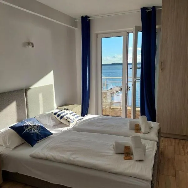 Relax place & restaurant，位于Zegrze Południowe的酒店