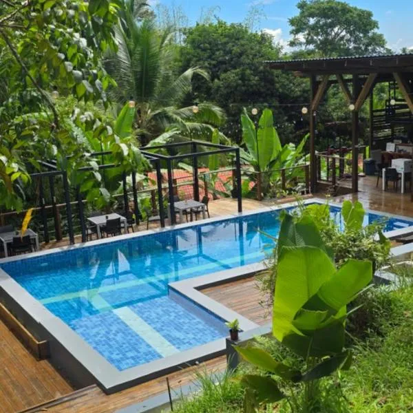 Bamboo Pool and Lodge，位于博卡斯德尔托罗的酒店