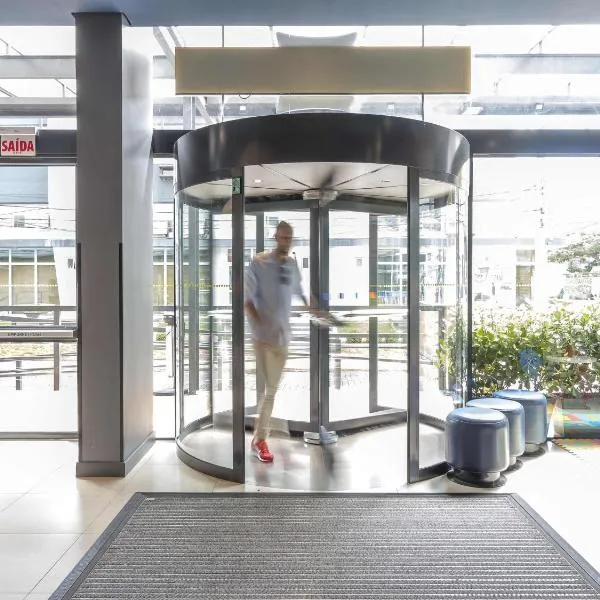 ibis budget Blumenau，位于布卢梅瑙的酒店