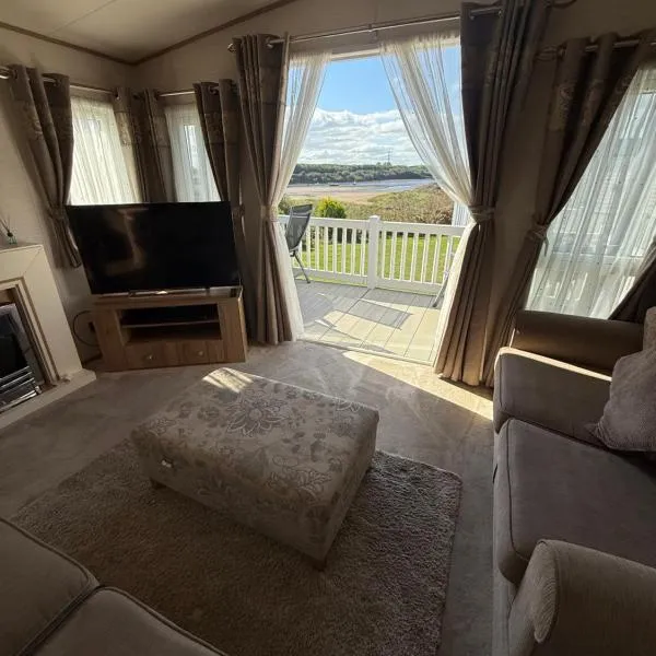 No38 - The Waterfront Sandy Bay，位于North Seaton的酒店