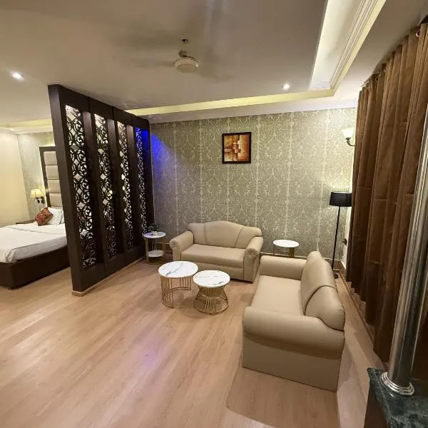 Hotel Diplomat Residency，位于巴雷利的酒店