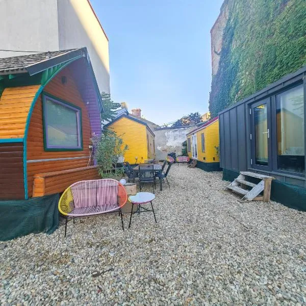 Pura Vida Downtown Tiny houses，位于布加勒斯特的酒店