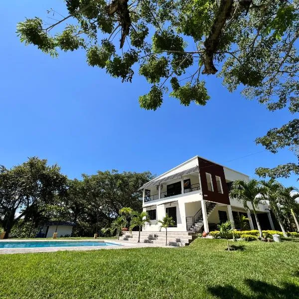 Apartamento con terraza Casa Finca pompano en La Unión Valle con piscina，位于San Luis的酒店
