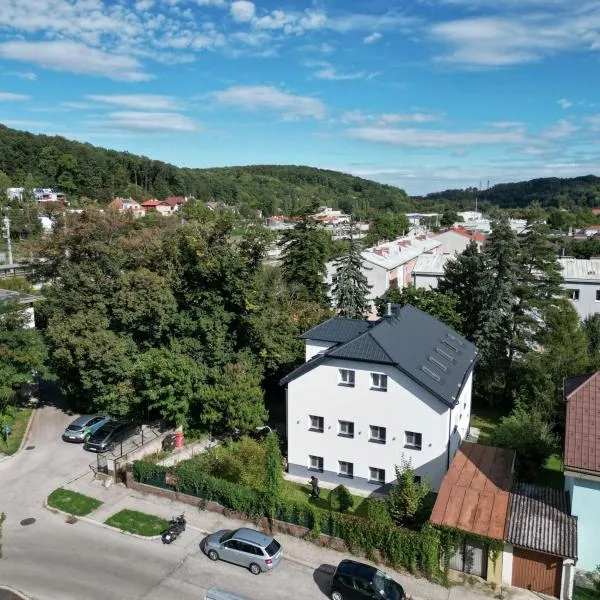 COY Apartments Purkersdorf - Garden Comfort for Work Family near Vienna，位于普克斯多夫的酒店