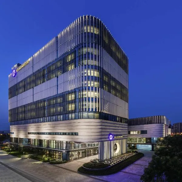 上海临港美爵酒店，位于上海的酒店