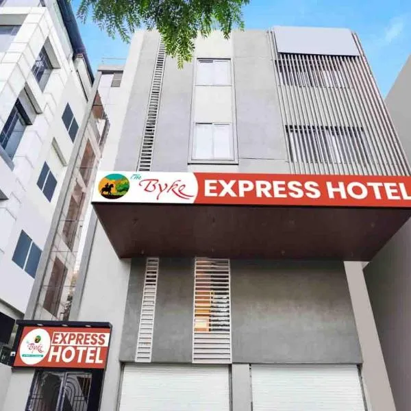 The Byke Express - Near Gopur Square，位于印多尔的酒店