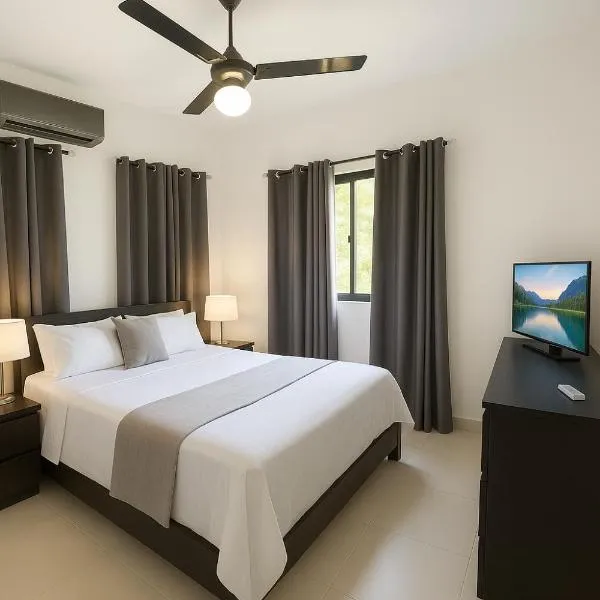 Modern 2BR Apartment 3 Min from Airport with Free Parking，位于苏莎亚的酒店